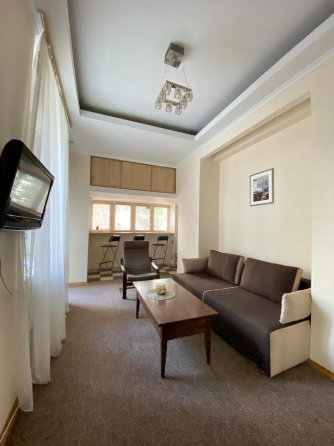 Family Apartment Lviv Ngoại thất bức ảnh